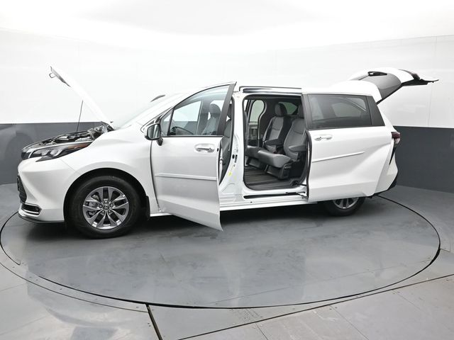 2024 Toyota Sienna XLE 48