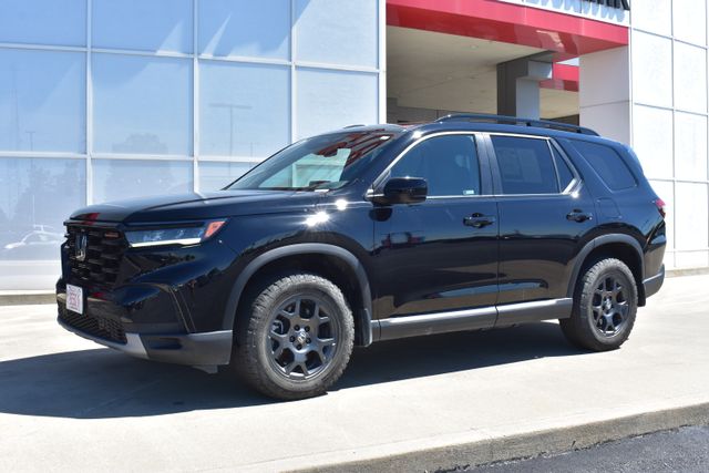 Used 2025 Honda Pilot SUV