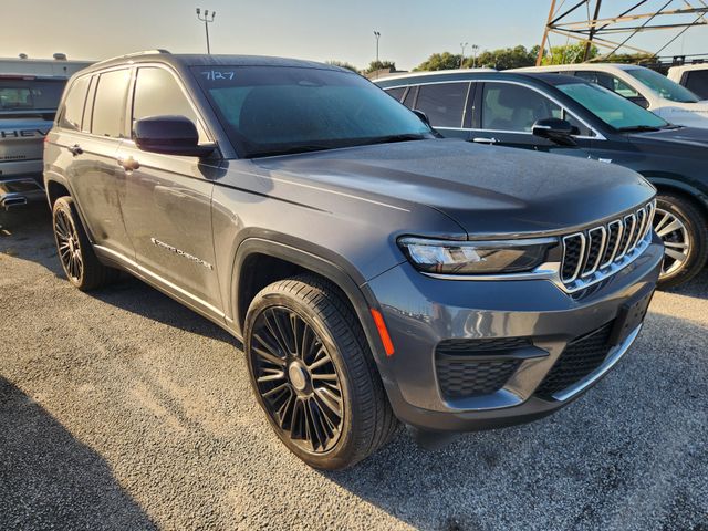 2022 Jeep Grand Cherokee Laredo Gray at River Oaks CDJR