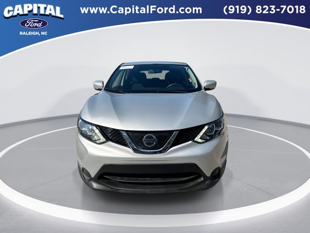 Used 2019 Silver Nissan S image 3