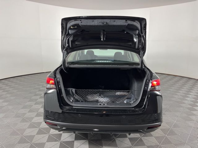 2025 Super Black Metallic Nissan Versa 1.6 SV FWD Sedan