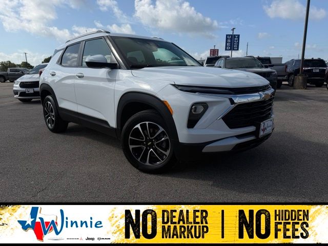 Summit White 2025 Chevrolet Trailblazer SUV / Crossover Four-Wheel Drive 9-Speed Automatic