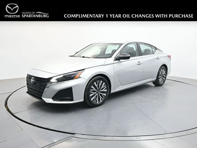 Brilliant Silver Metallic 2024 Nissan Altima Sedan Front-Wheel Drive Continuously Variable Transmission