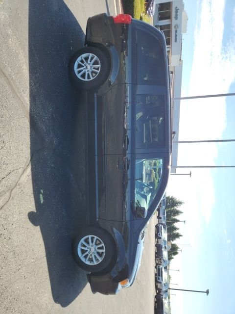 Used 2016 Brilliant Black Crystal Pearlcoat Dodge SXT image 2