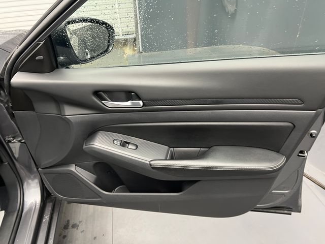 2024 Gun Metallic Nissan Altima 2.5 SV FWD Sedan
