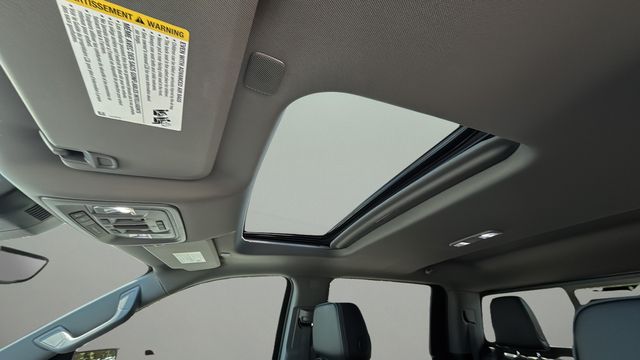Used 2024 White GMC Denali image 19