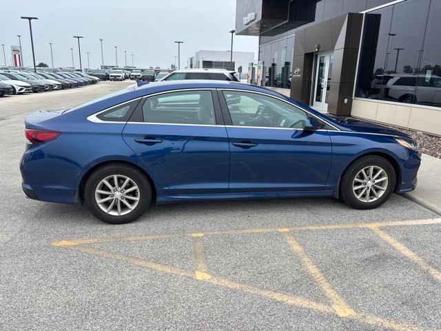 Used 2019 Lakeside Blue Hyundai SE image 8