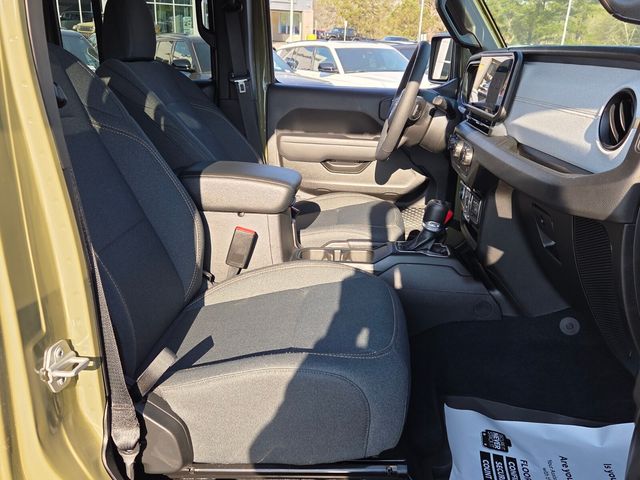 Used 2025 Green Jeep Sport S image 15