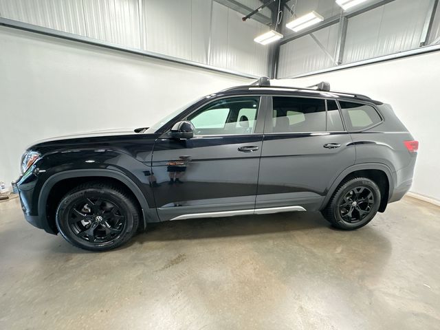 2024 Volkswagen Atlas 2.0T Peak Edition SE w/Technology Black at Subaru and VW of Moon Township