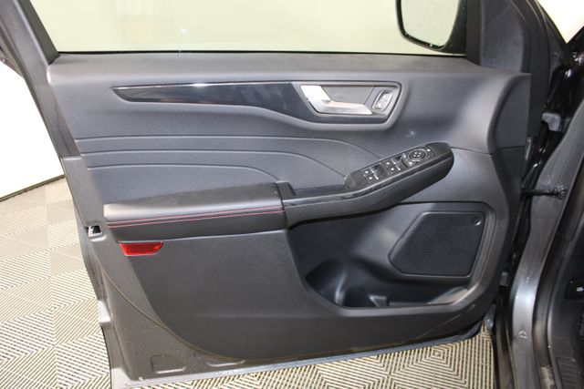 2025 Ford Escape ST-Line photo 5