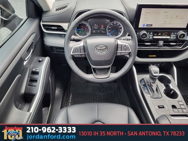 Used Car 2023 Toyota Highlander Hybrid  Xle For Sale Under $40,000 In San Antonio, Texas