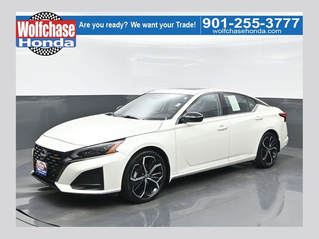 Pearl White Tricoat 2025 Nissan Altima Sedan Front-Wheel Drive Continuously Variable Transmission