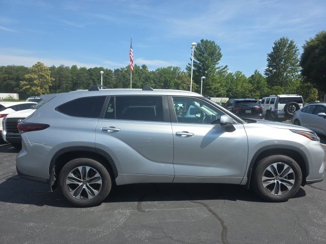 Used 2025 Toyota Highlander SUV