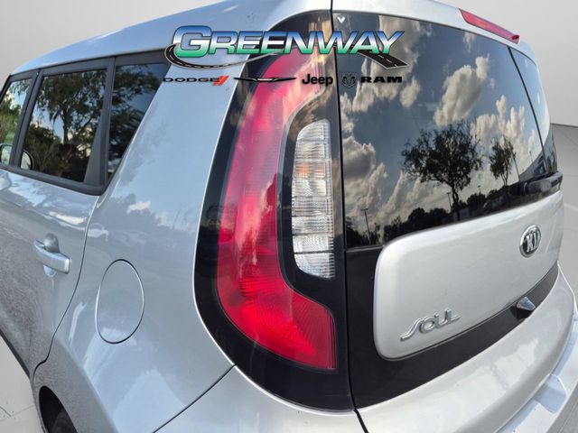 Used 2018 Silver Kia Plus image 28