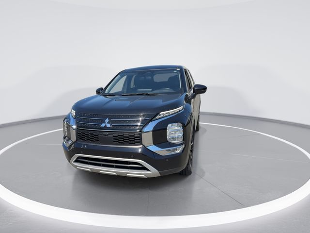 Used 2024 Black Mitsubishi  image 3