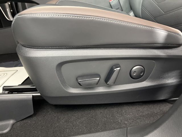 2025 Super Black Nissan Pathfinder Platinum FWD SUV