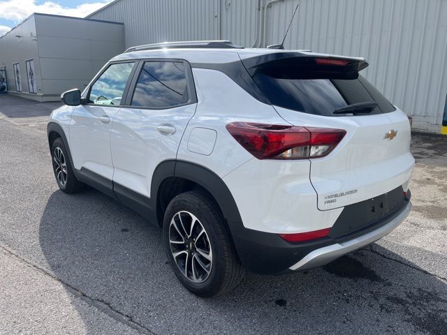 Used 2025 White Chevrolet LT image 8