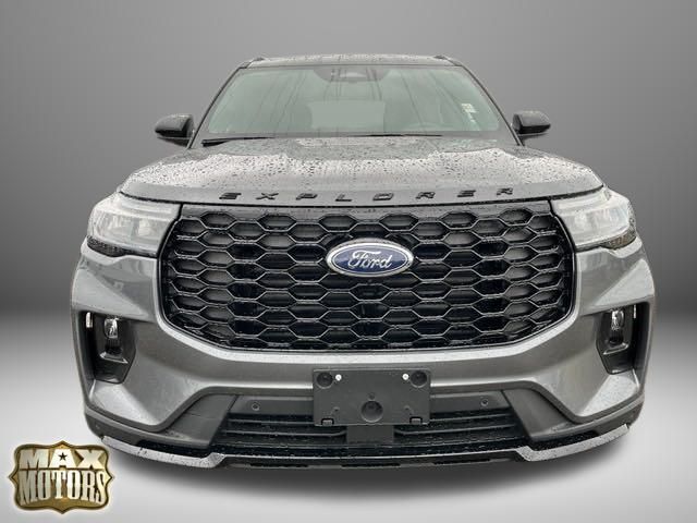 2025 Ford Explorer ST-Line 2