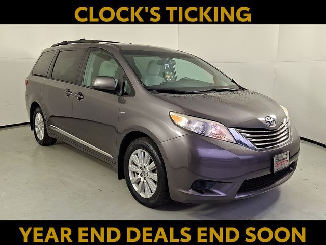 2017 Toyota Sienna LE's photo