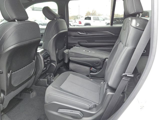 2026 Jeep Grand Cherokee L Laredo 4x4