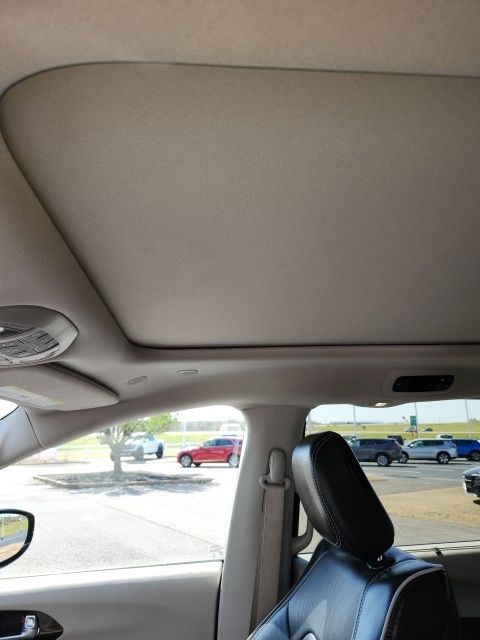 Used 2023 Black Chrysler Limited image 25