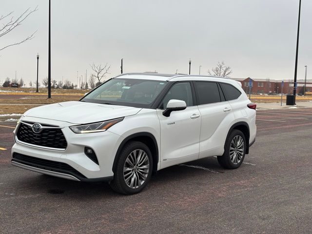 2021 Toyota Highlander Hybrid Platinum