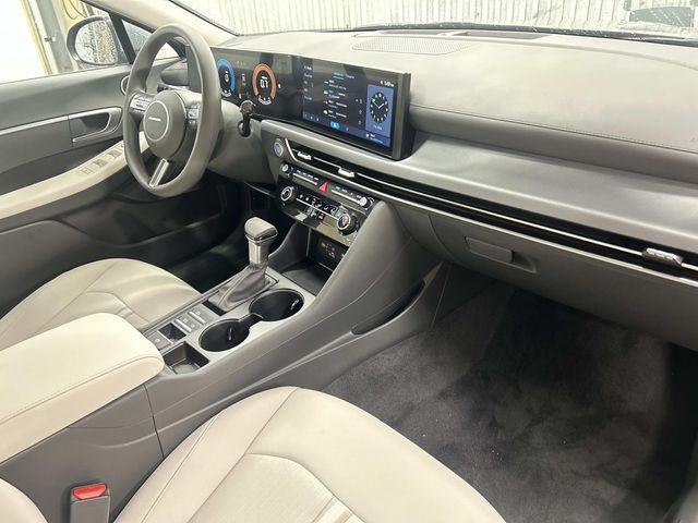 2025 Hyundai Sonata - Image 26