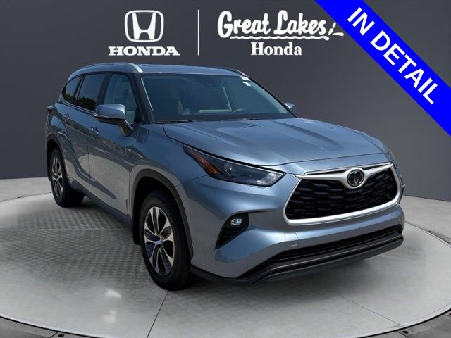 Moon Dust 2024 Toyota Highlander SUV / Crossover All-Wheel Drive 8-Speed Automatic