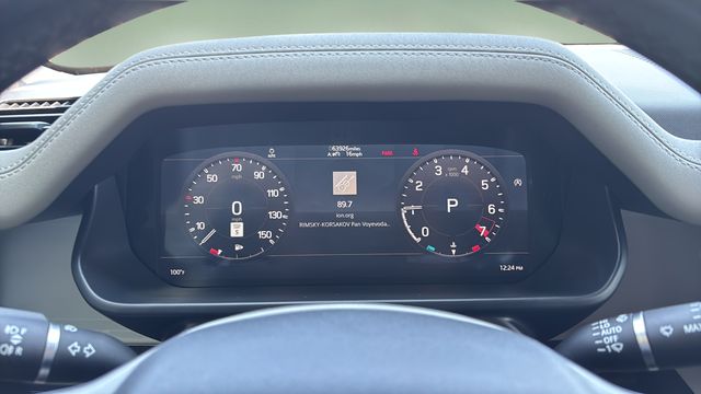 Used 2022  Land Rover SE image 15
