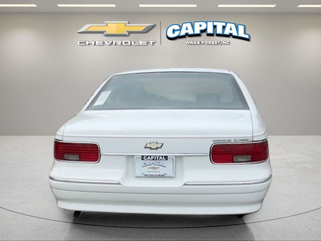 Used 1996 White Chevrolet Classic image 4