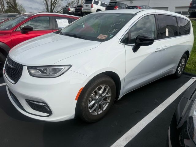 Bright White Clearcoat 2024 Chrysler Pacifica Touring L FWD Minivan Front-Wheel Drive 9-Speed Automatic
