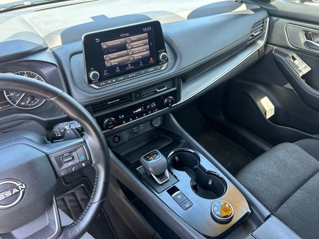 2025 Nissan Rogue SV - Photo 31