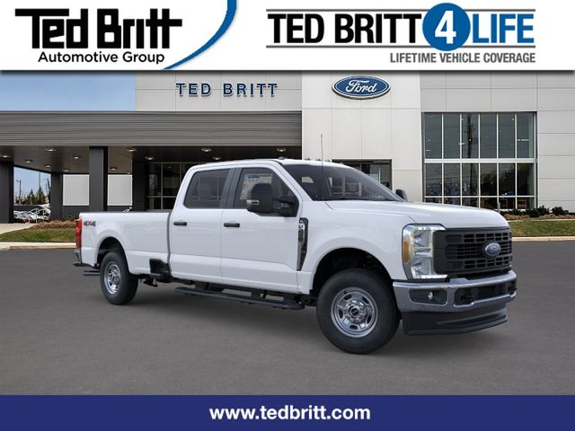 Oxford White 2026 Ford F-250 Super Duty XL Crew Cab 4WD Pickup Truck Four-Wheel Drive Automatic