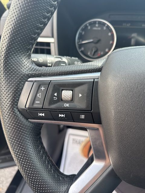 Used 2025  Mitsubishi SE image 22