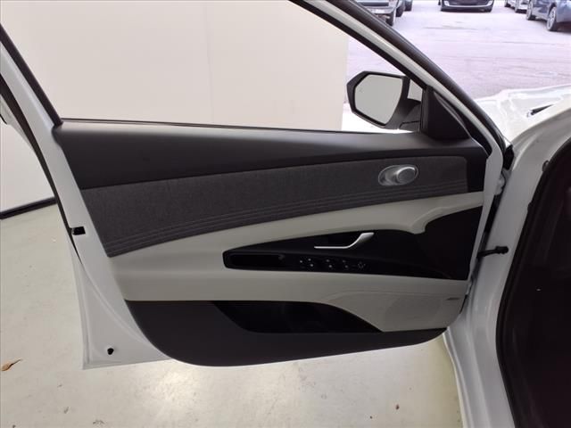 2025 Hyundai Elantra Limited photo
