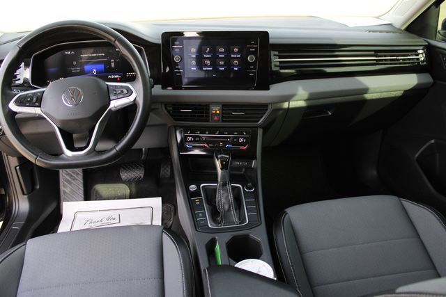 Used 2025 Black Volkswagen 1.5T SE image 24