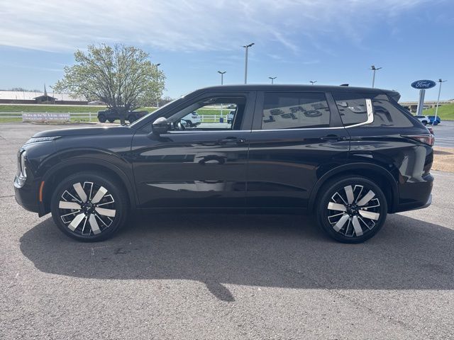 Used 2025  Mitsubishi SE image 5