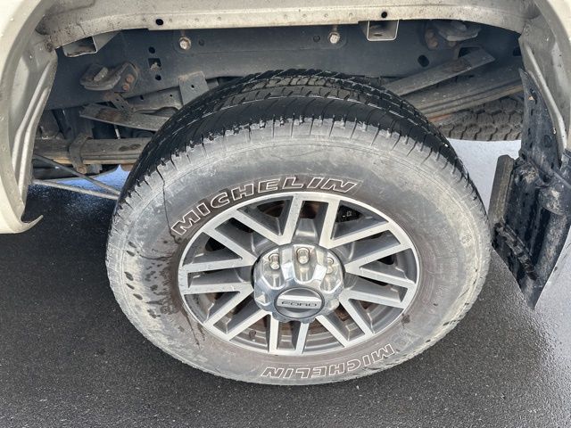 2017 Ford F-350SD Lariat photo