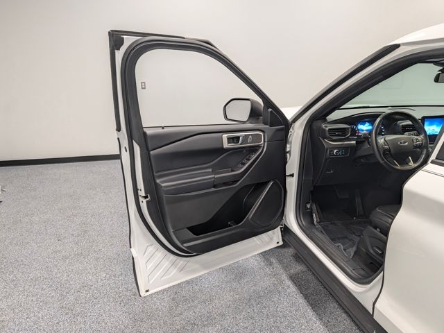 Used 2020 White Ford XLT image 9