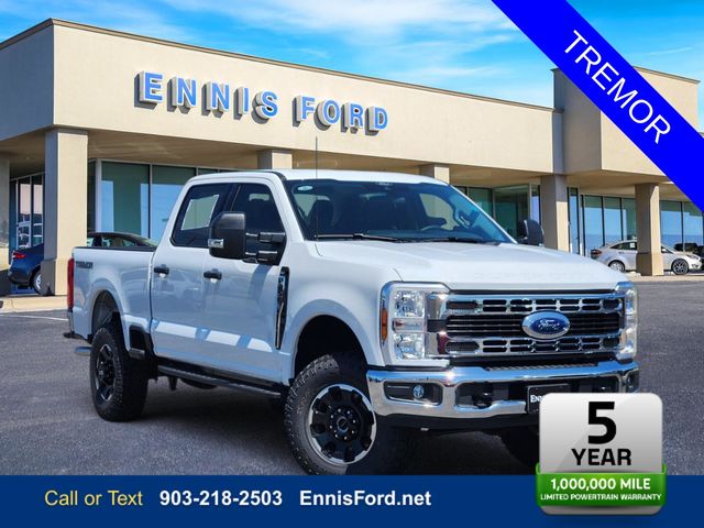 Oxford White 2026 Ford F-250 Super Duty Pickup Truck Four-Wheel Drive Automatic