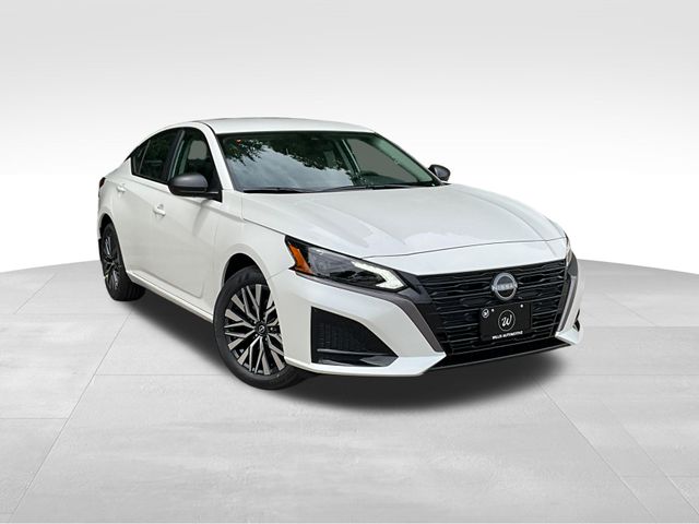 Pearl White Tricoat 2026 Nissan Altima Sedan All-Wheel Drive Continuously Variable Transmission