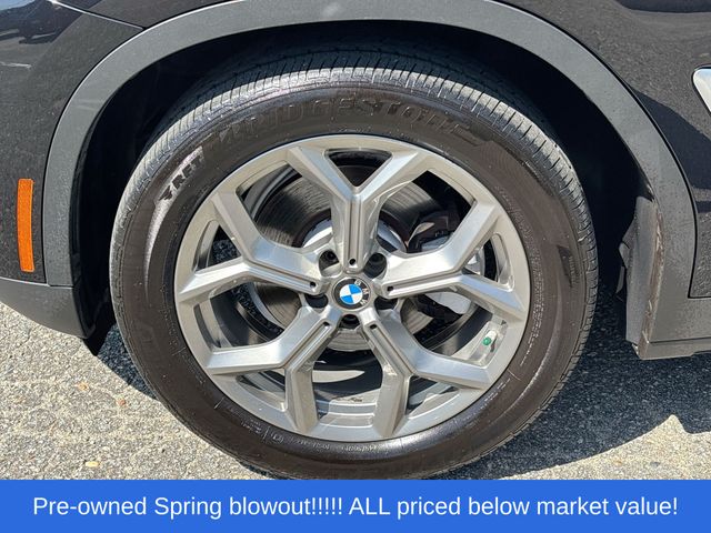 Used 2022 Black Sapphire Metallic BMW sDrive30i image 13