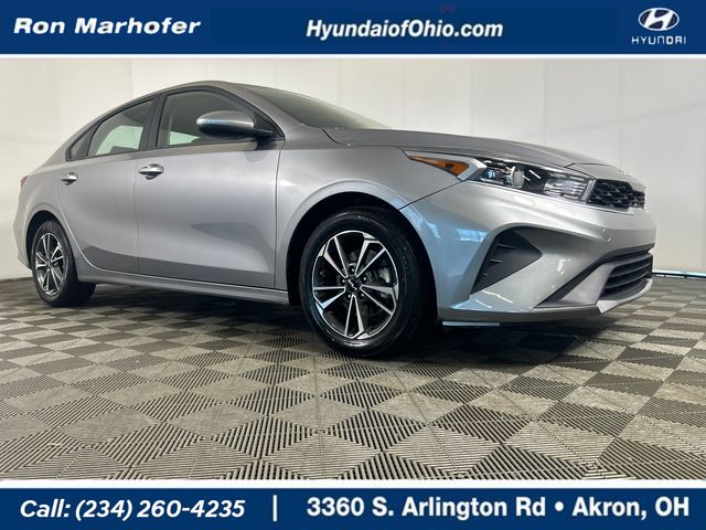 Gray 2024 Kia Forte LXS FWD Sedan Front-Wheel Drive Continuously Variable Transmission