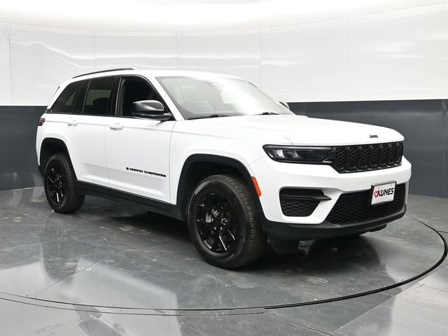 Bright White Clearcoat 2025 Jeep Grand Cherokee Altitude 4WD SUV / Crossover Four-Wheel Drive 8-Speed Automatic