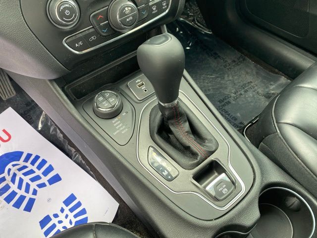 2019 Jeep Cherokee Trailhawk - Billet Silver Metallic exterior view 18