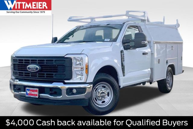 Oxford White 2026 Ford F-250 Super Duty Pickup Truck 4X2 Automatic
