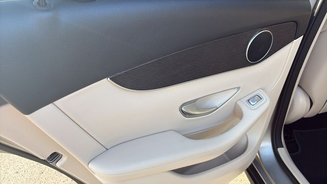 2022 Mercedes-Benz GLC GLC300 - Photo 25