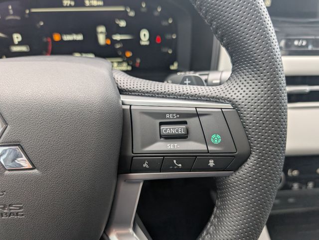 New 2025 White Mitsubishi SE image 18