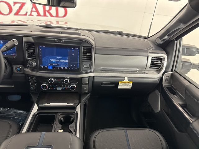 2025 Star White Metallic Tri-Coat Ford Super Duty F-350 SRW Platinum 4X4 Truck