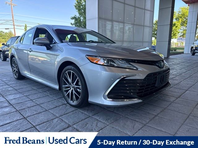 Celestial Silver Metallic 2023 Toyota Camry Hybrid XLE FWD Sedan Front-Wheel Drive Continuously Variable Transmission